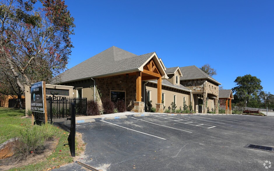 3210 N Frazier St, Conroe, TX for sale - Primary Photo - Image 1 of 1