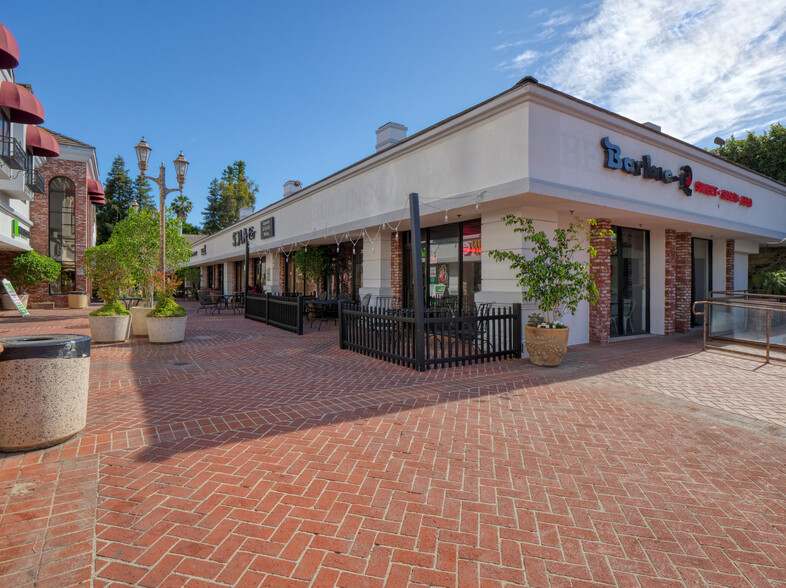 15928 Ventura Blvd, Encino, CA for lease - Building Photo - Image 3 of 8