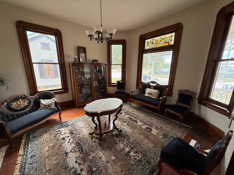 479 Pine St, Beaumont, TX for lease - Building Photo - Image 2 of 7