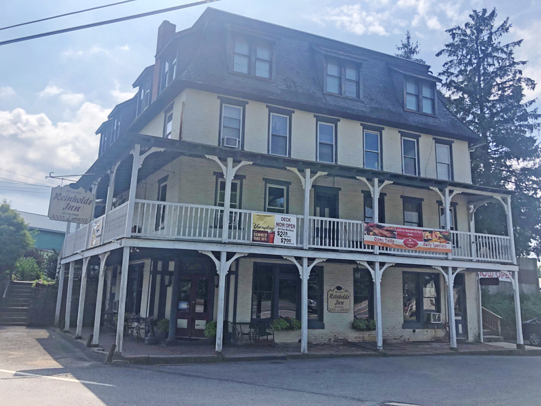 5-11 W Main St, Reinholds, PA for sale - Primary Photo - Image 1 of 1