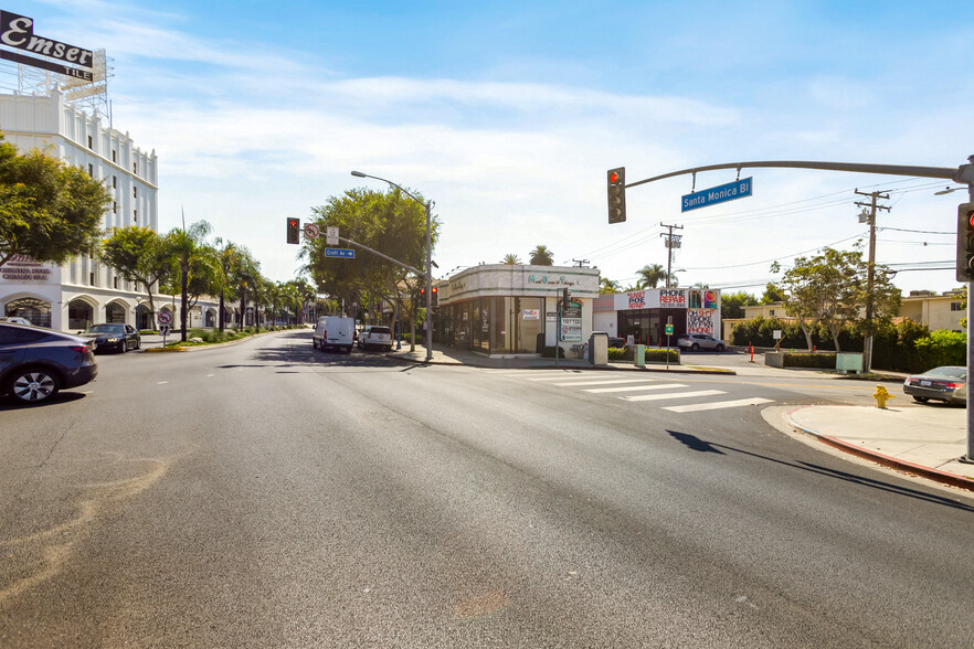 8424 Santa Monica Blvd, West Hollywood, CA for lease - Building Photo - Image 1 of 3