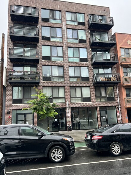 2753 Crescent St, Long Island City, NY for lease - Building Photo - Image 1 of 18