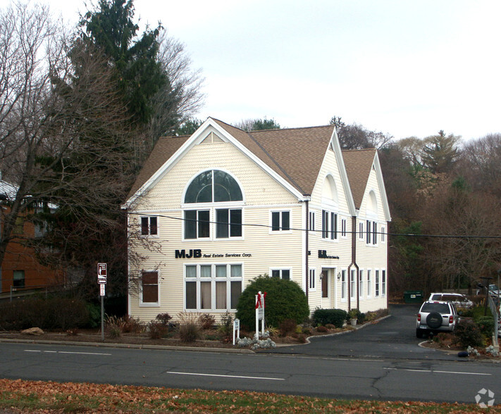 735 Post Rd E, Westport, CT for lease - Building Photo - Image 2 of 3