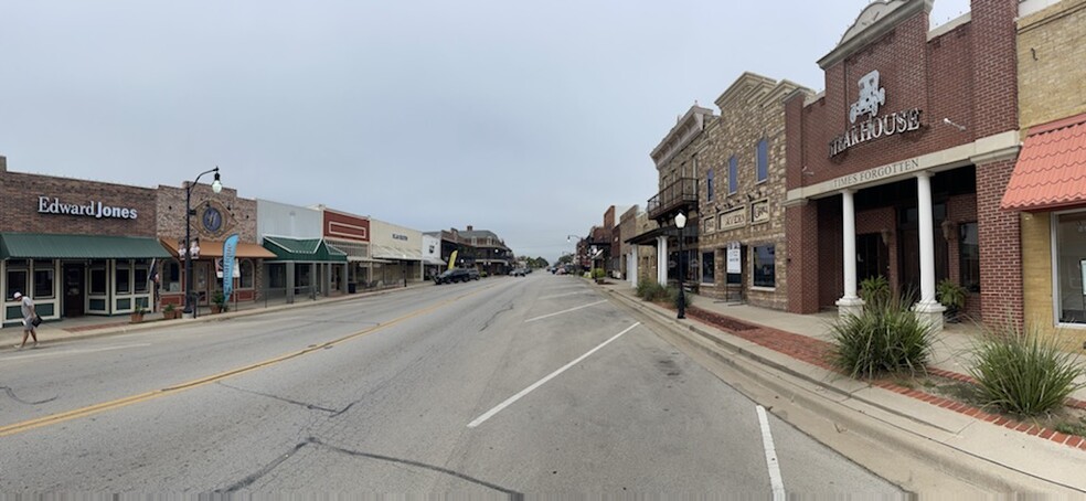 204 Clay St, Nocona, TX for lease - Building Photo - Image 1 of 26