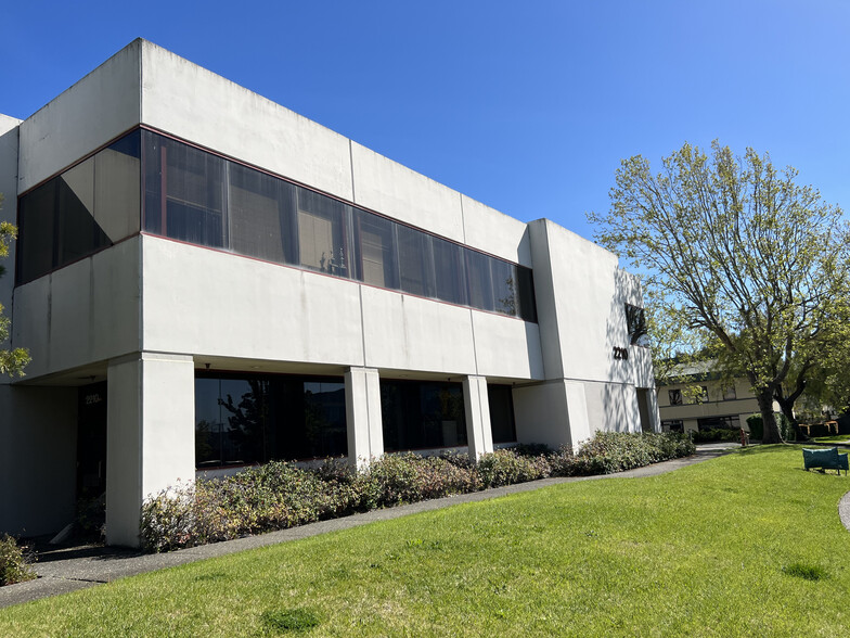 2210 Pine View Way, Petaluma, CA for lease - Building Photo - Image 2 of 2