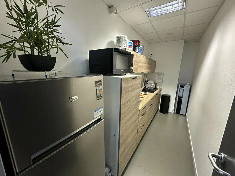 Office in Bezannes for lease - Building Photo - Image 3 of 12