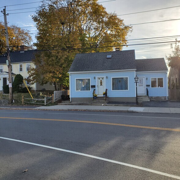 15 Centre St, Rumford, RI 02916