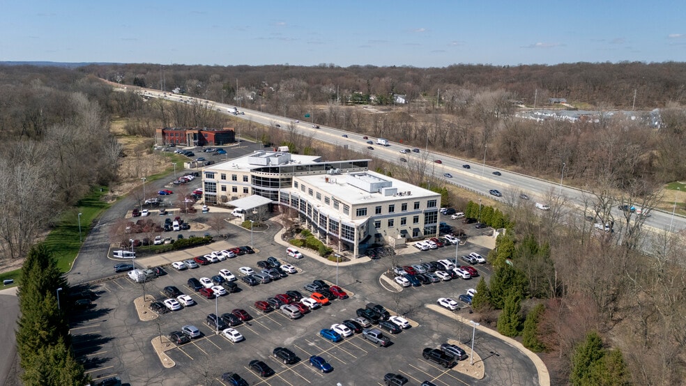 1 Park West Blvd, Akron, OH for lease - Building Photo - Image 3 of 13