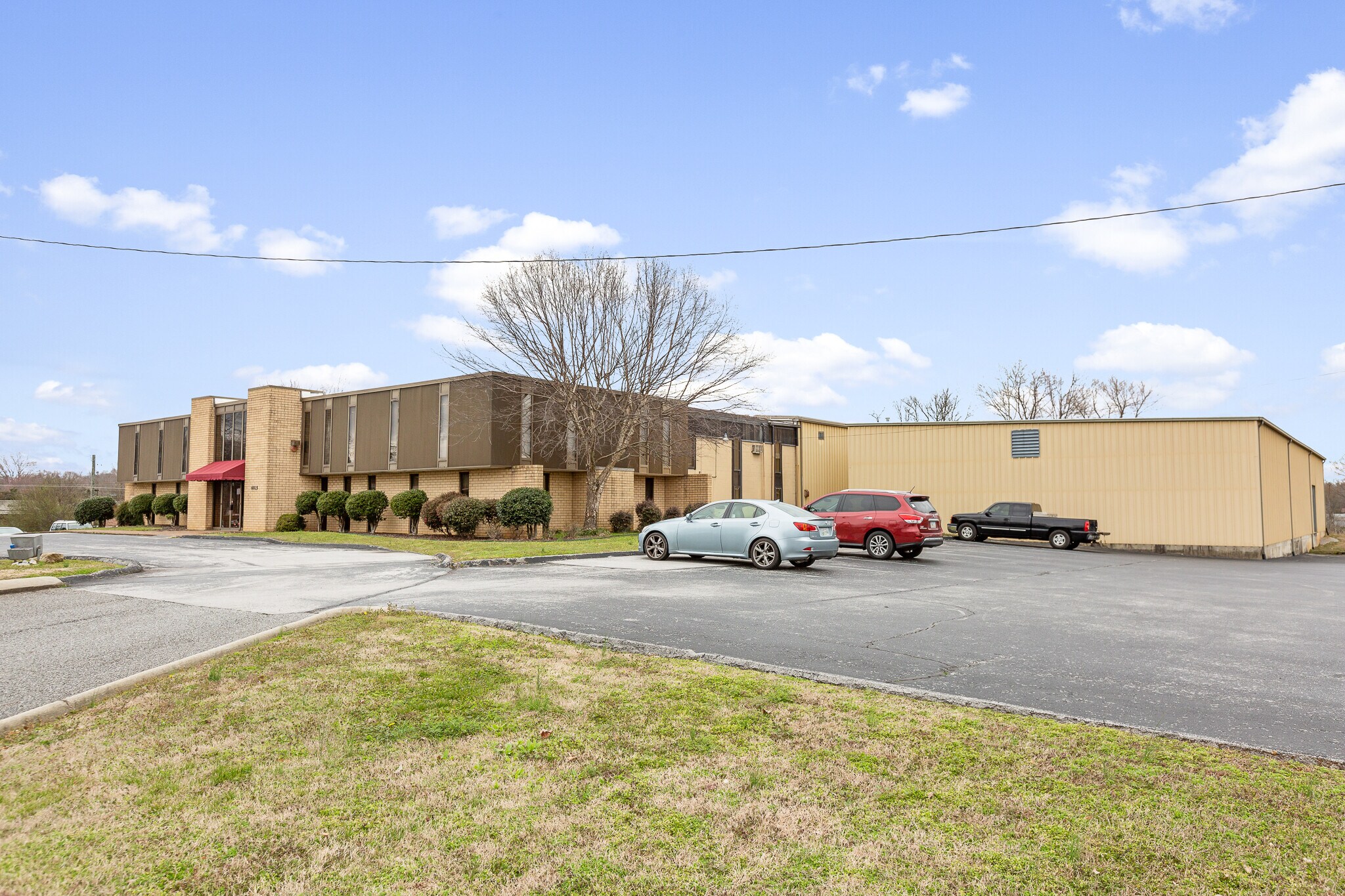 6815 Shallowford Rd, Chattanooga, TN 37421