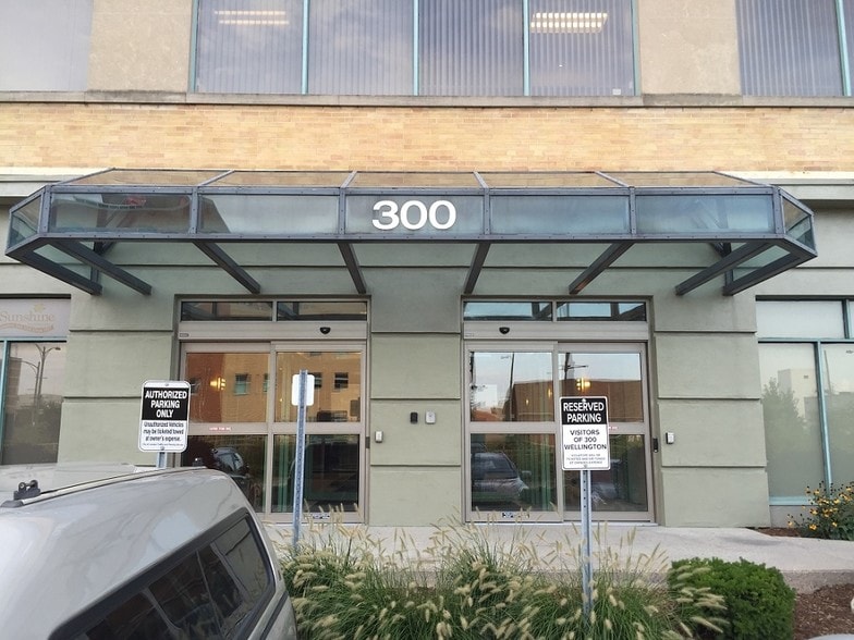 300 Wellington St, London, ON for sale - Building Photo - Image 2 of 3