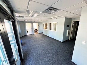 4200 Merchant St, Columbia, MO for lease Interior Photo- Image 2 of 12