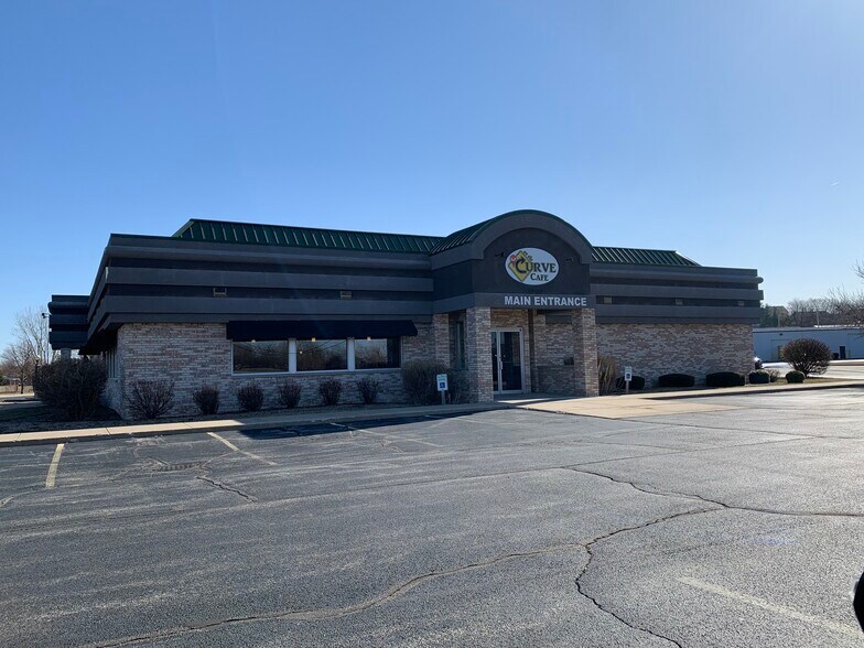 11189 Forest Hills Rd, Machesney Park, IL for sale - Building Photo - Image 1 of 1