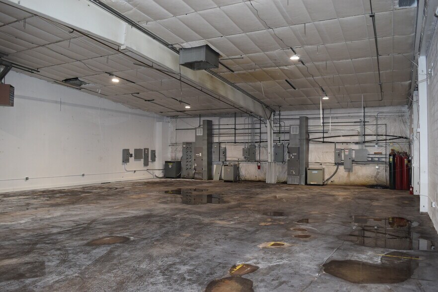 2211 S Jason St, Denver, CO for lease - Building Photo - Image 3 of 12