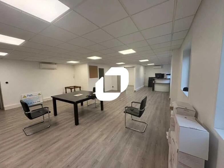 Office in Croissy-sur-Seine for sale - Interior Photo - Image 2 of 10