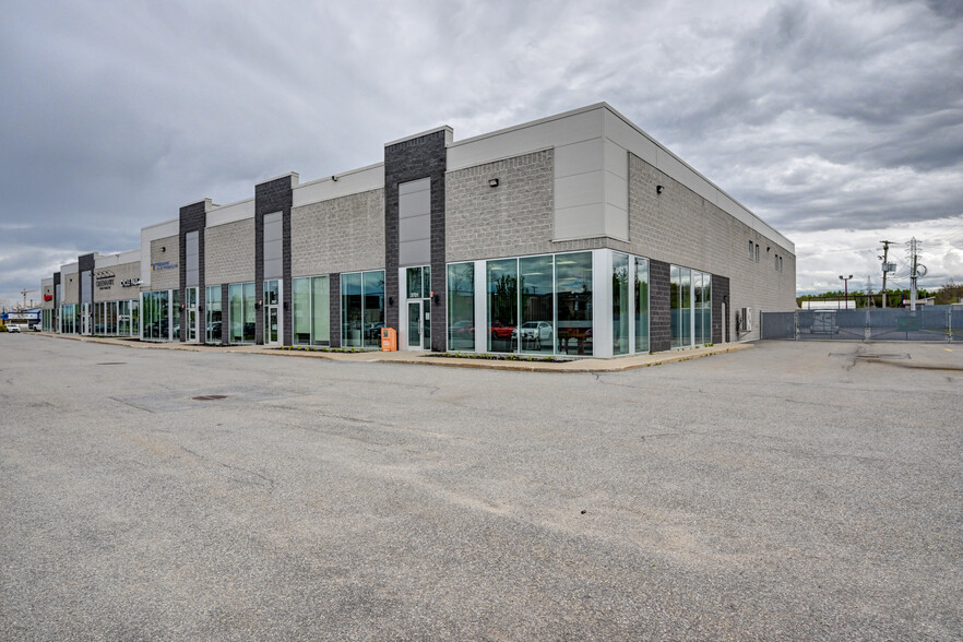 3665-3701 Boul De La Cite-Des-Jeunes, Vaudreuil-dorion, QC for lease - Building Photo - Image 1 of 12