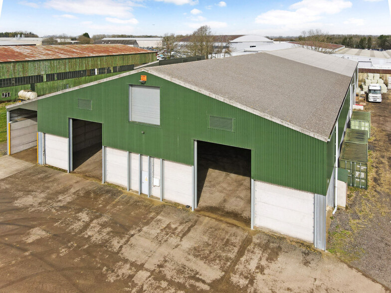 Airfield Industrial Park, Chipping Warden for lease - Building Photo - Image 1 of 1