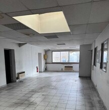 Industrial in Morangis for lease Building Photo- Image 1 of 1