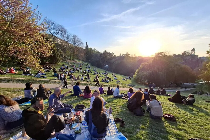 Flex in Paris for sale - Building Photo - Image 3 of 3