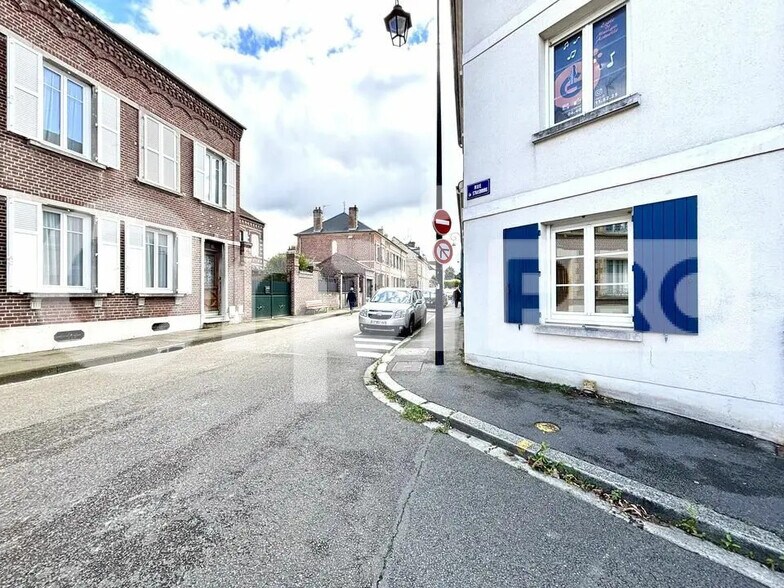 Office in Compiègne for lease - Building Photo - Image 3 of 5