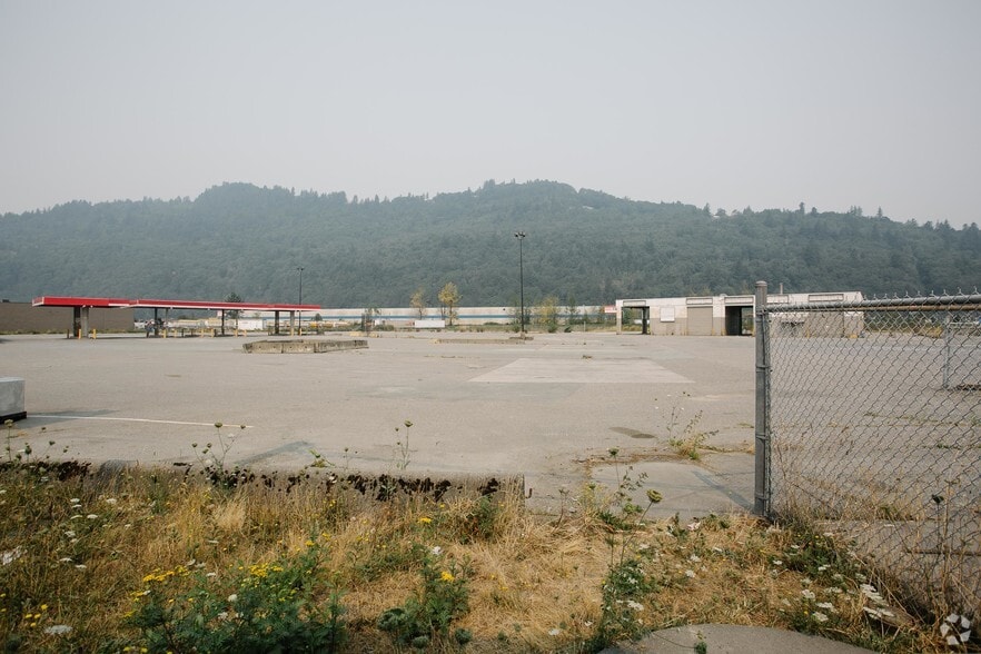 7985 Lickman Rd, Chilliwack, BC for sale - Building Photo - Image 1 of 2