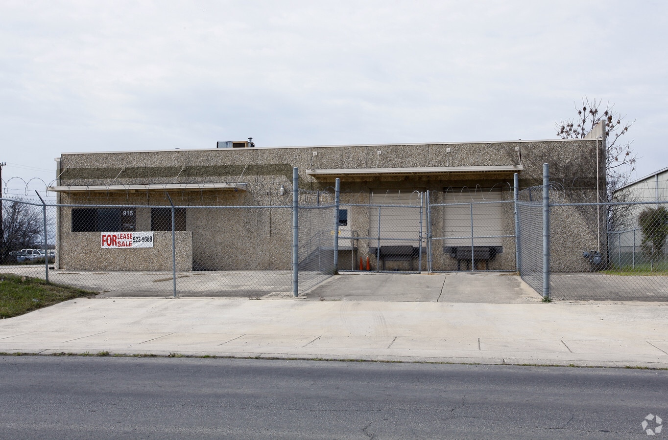 915 S Acme Rd, San Antonio, TX 78237