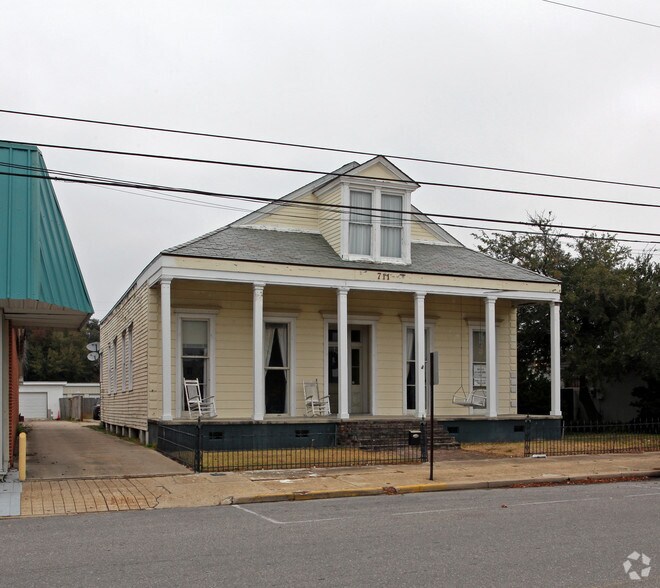 711 Krebs Ave, Pascagoula, MS 39567