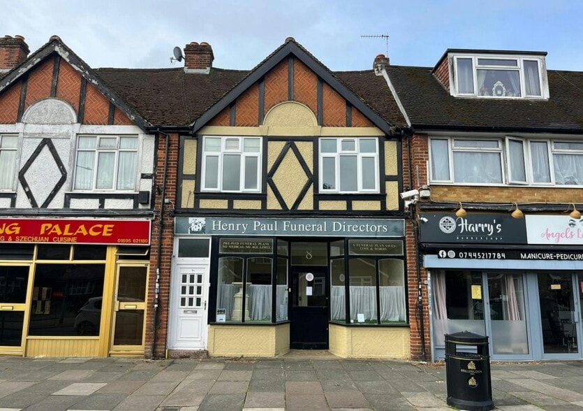 8 Glebe Ave, Uxbridge for sale - Building Photo - Image 1 of 1