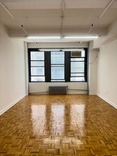 325 W 38th St, New York, NY for lease Interior Photo- Image 1 of 5