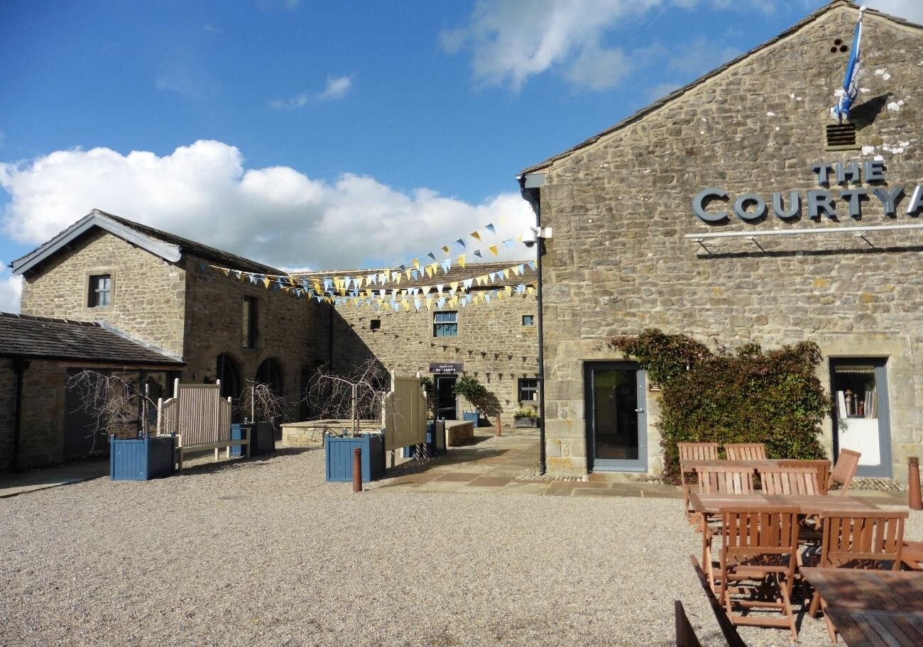 Courtyard, Settle for sale Primary Photo- Image 1 of 1