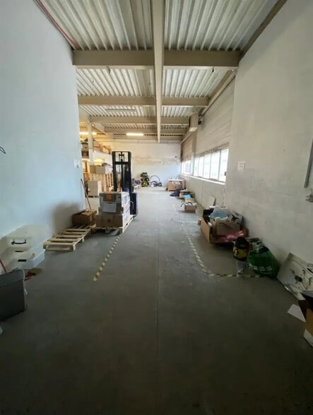 Retail in Noisy-le-Grand for lease - Interior Photo - Image 3 of 4