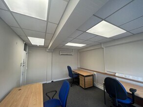 12 Deer Park Rd, London for lease Interior Photo- Image 2 of 10