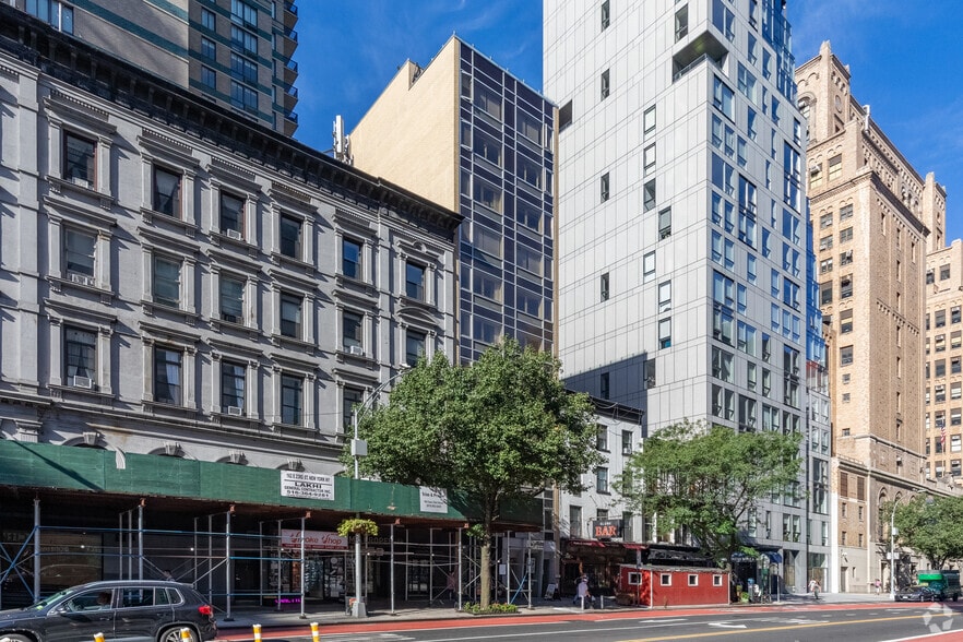 160 E 23rd St, New York, NY for lease - Building Photo - Image 3 of 4