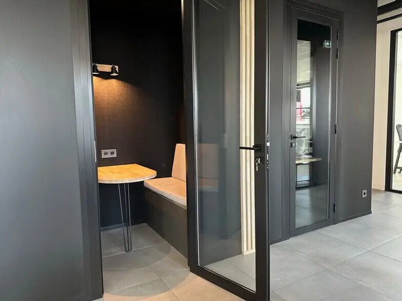 Office in Montpellier for lease - Interior Photo - Image 3 of 12