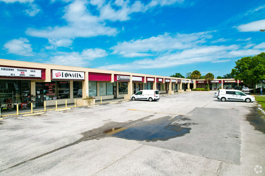 2109-2195 S Combee Rd, Lakeland, FL for lease - Building Photo - Image 2 of 9