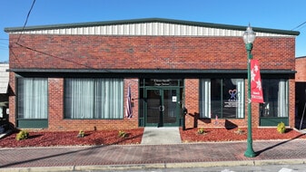 18 W Currahee St, Toccoa GA - Owner Financed Property