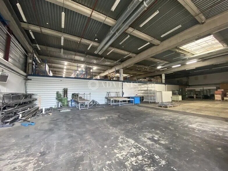 Industrial in Maurepas for sale - Interior Photo - Image 2 of 9