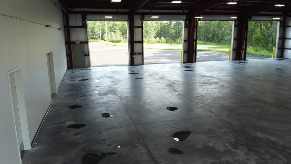 7585 Sportsman Club Rd, Jacksonville, FL for lease - Commercial Listing Video - Image 2 of 43