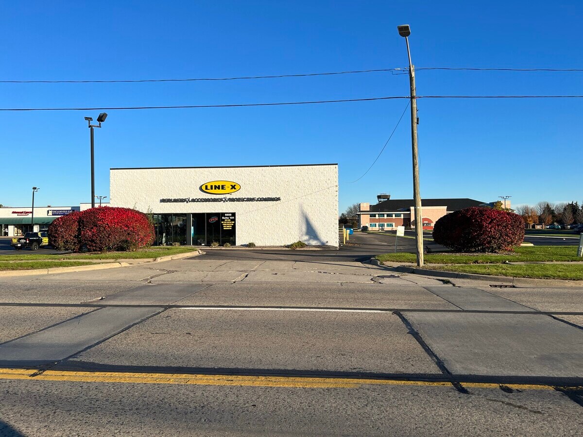 6650 Highland Rd, Waterford, MI 48327