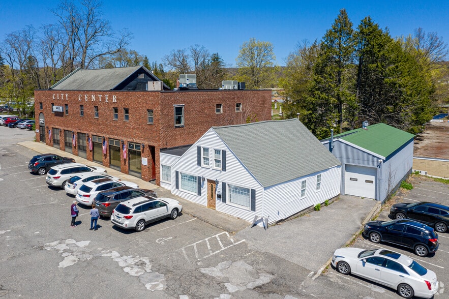 32 City Hall Ave, Torrington, CT for lease - Building Photo - Image 2 of 8