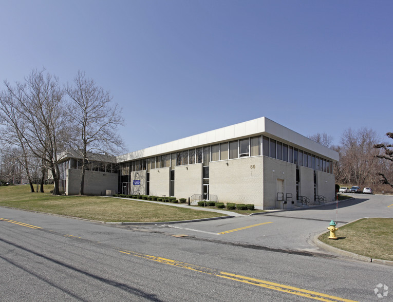 85 Executive Blvd, Elmsford, NY for lease - Building Photo - Image 1 of 4