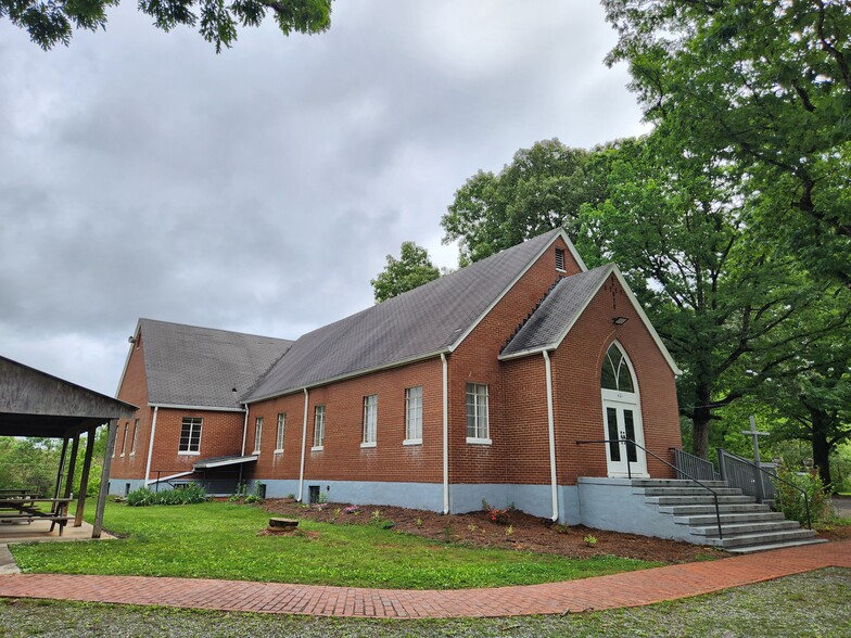 401 Whipping Creek Rd, Gladys, VA for sale - Primary Photo - Image 1 of 16