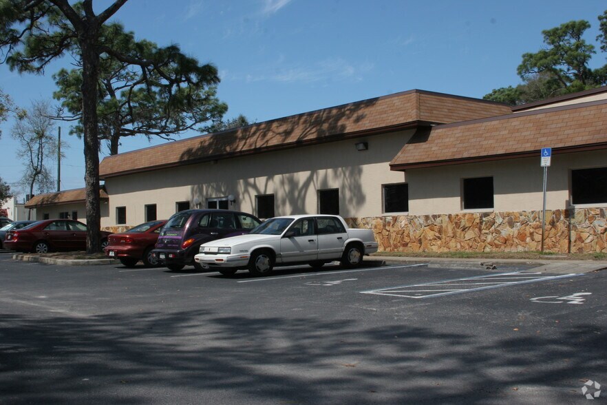 431 E Spruce St, Tarpon Springs, FL 34689