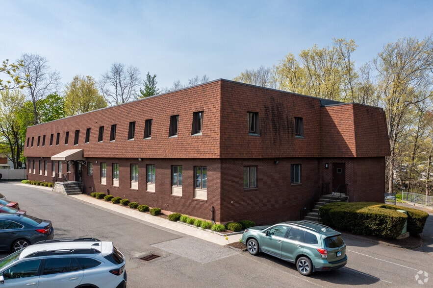 1-7 Old Sherman Tpke, Danbury, CT for lease - Building Photo - Image 3 of 7