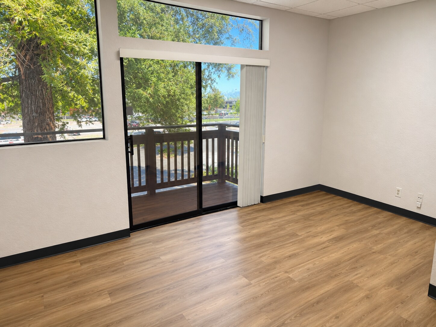 5530 Birdcage St, Citrus Heights, CA for lease Interior Photo- Image 1 of 4