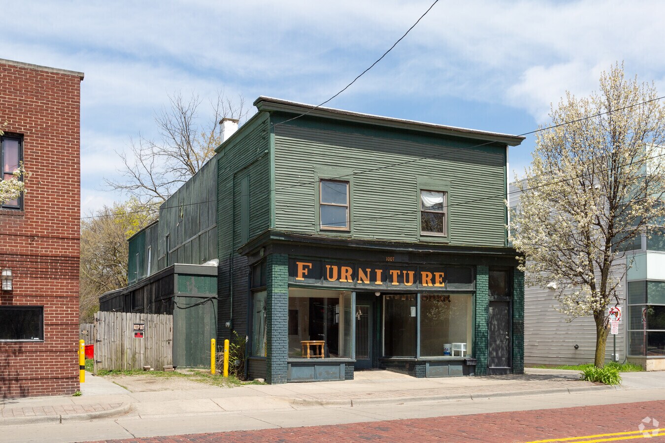 1007 Wealthy St SE, Grand Rapids, MI 49506