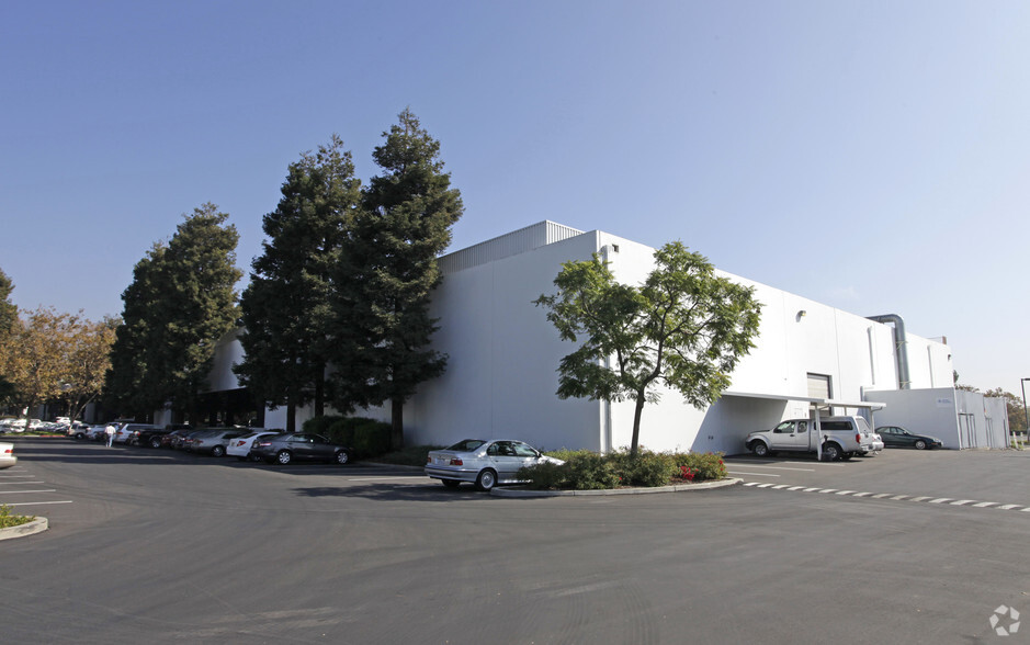 940-980 Mission Ct, Fremont, CA for lease - Building Photo - Image 3 of 5