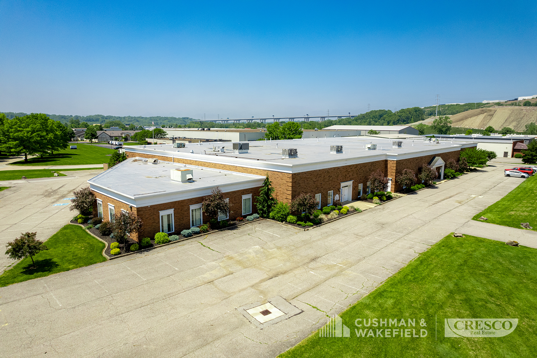 10055 Sweet Valley Dr, Valley View, OH for lease Building Photo- Image 1 of 10