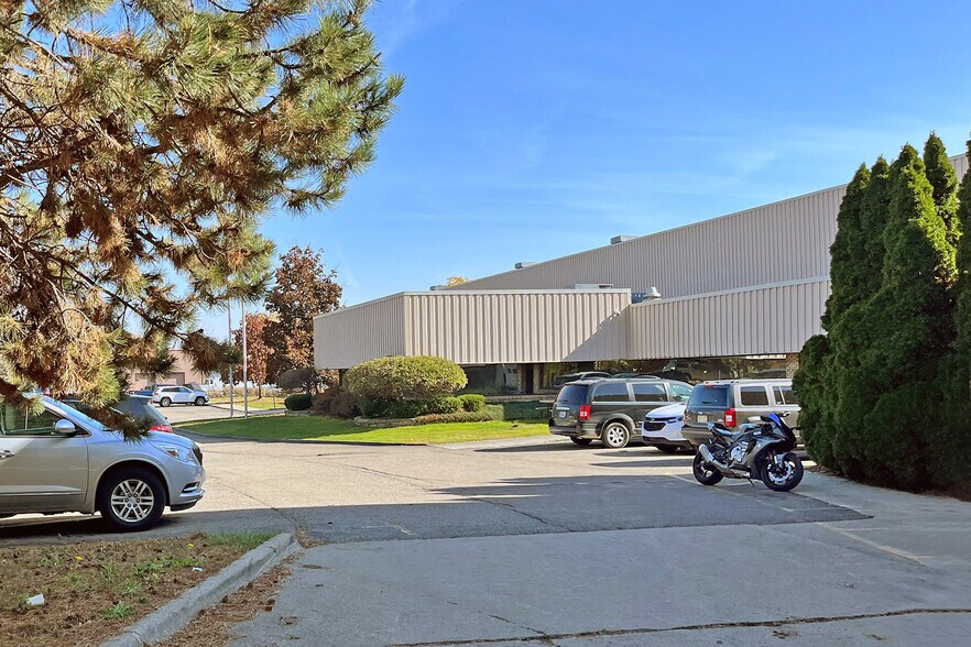 11650 Park Ct, Utica, MI for sale - Building Photo - Image 1 of 1