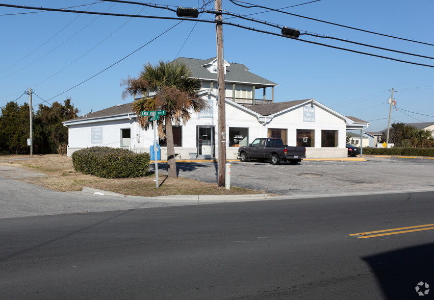 702 S Lake Park Blvd, Carolina Beach, NC for sale - Primary Photo - Image 1 of 2