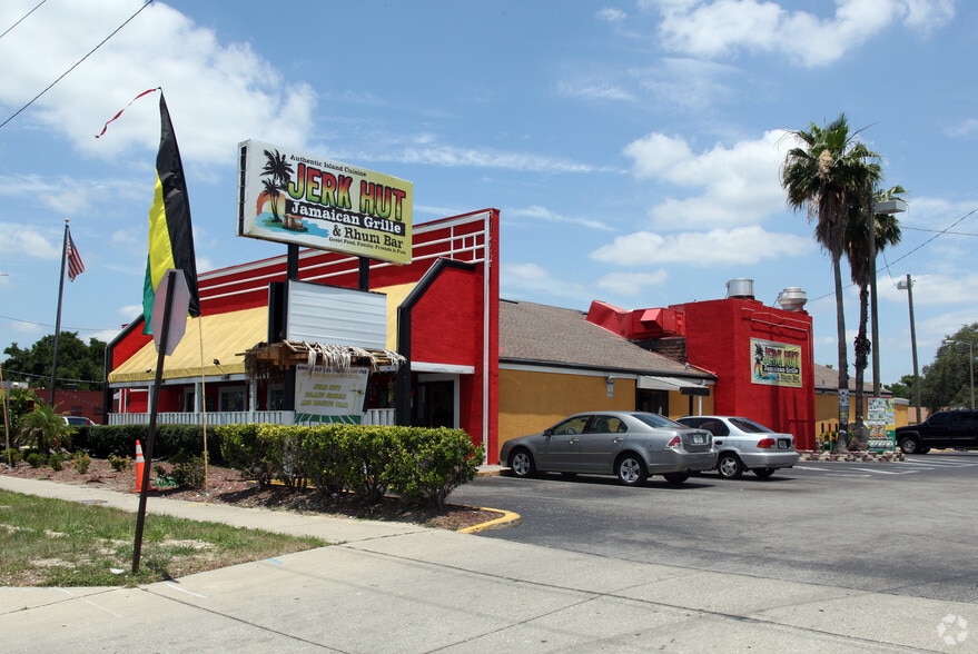 926 E Fowler Ave, Tampa, FL for lease - Primary Photo - Image 1 of 3